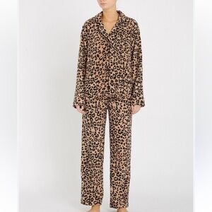 DKNY FLEECE CHEETAH LEOPARD PRINT PAJAMA SET SIZE SMALL